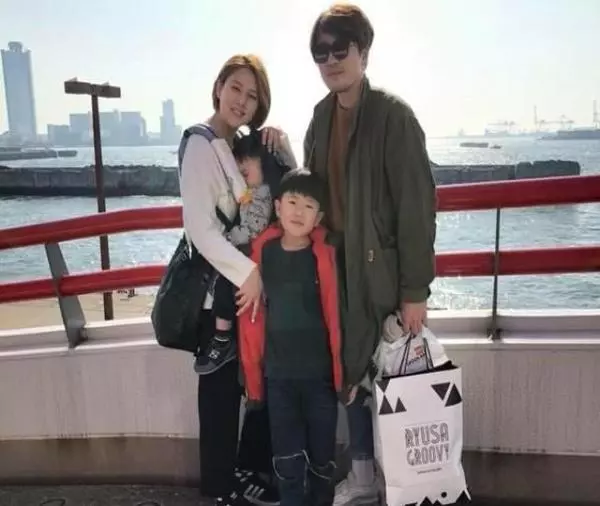 賈靜雯親弟弟近照曝光,原來長成這副模樣,網友:確定是親生的?