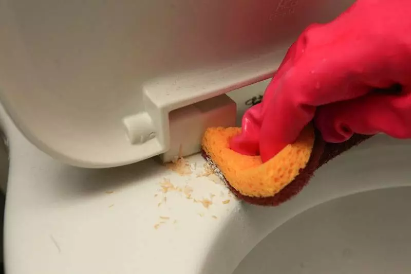 她在床墊撒「小蘇打粉」,家人以為她瘋了!30分鐘後大家嚇一大跳,簡直太實用了!!