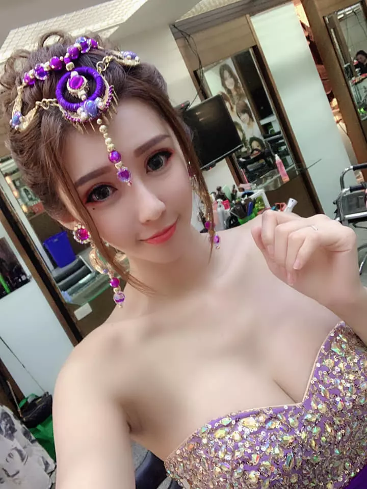 高雄廟宇祭典驚見「仙女級禮生」!絕美五官+犯規身材 信徒傻住盯著看