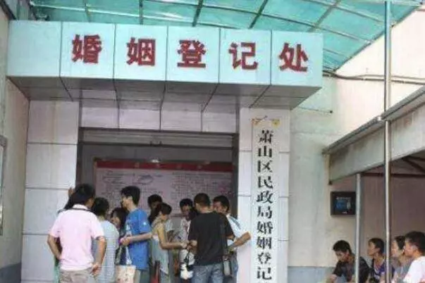 離婚當天家公叫我退彩禮,還被小姑打,第二天家公神色全變了!