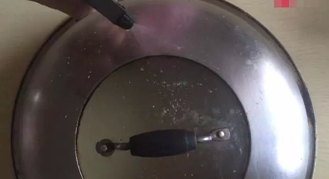 沒想到牙膏加小蘇打這麼厲害,看完我也跟著做了,省錢又實用...