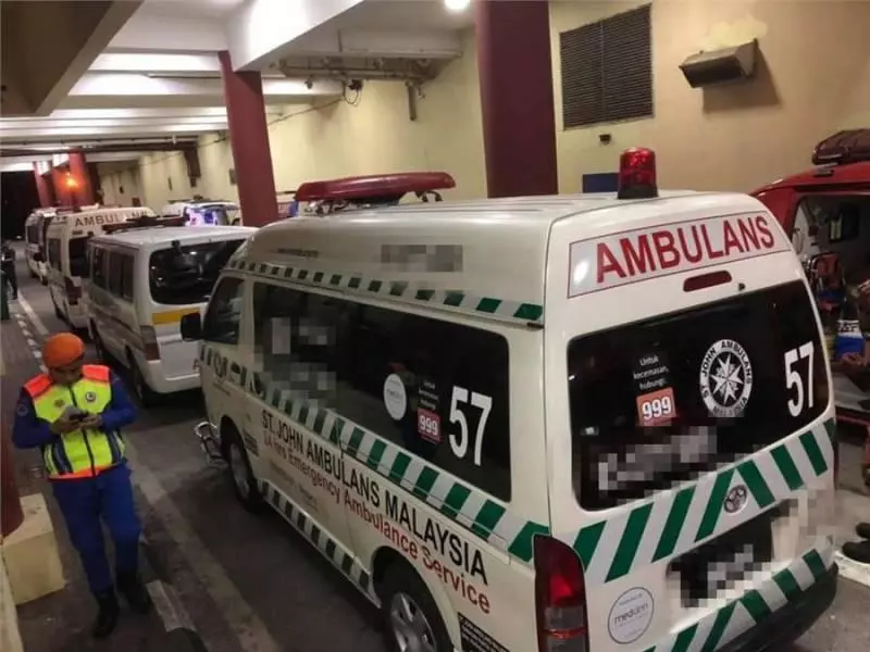 《狠心》這兩輛車不讓救護車過!網友狠批:下一趟載他家人!讓他體會!
