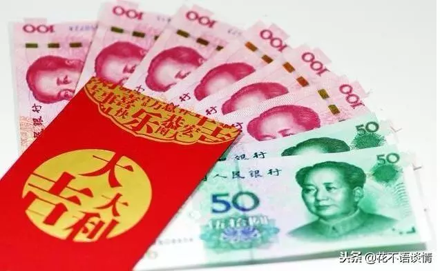 生下女兒,婆婆送八千紅包,聽到她和老公對話,我眼淚止不住