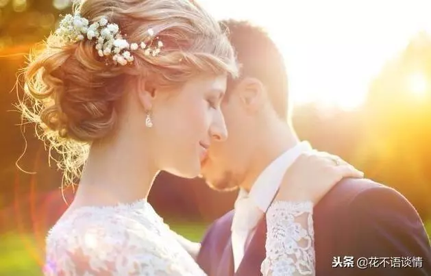 前妻過生日,男子送去禮物,回家看到桌子上的紙條,他紅了眼眶
