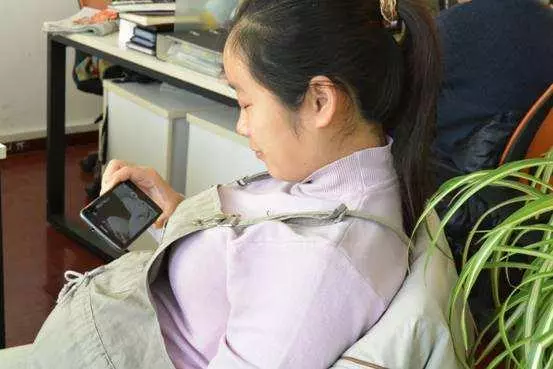 4歲女兒不停地咳嗽,寶媽起疑,偶然瞥見姑姑的嘴唇,寶媽愣了