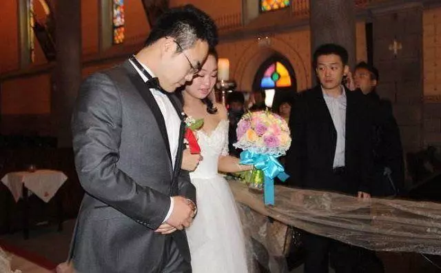 拆遷20萬,給了小兒子15萬,大兒子5萬,一年後我無奈住進侄子家