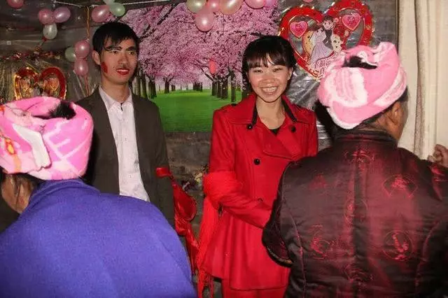 我結婚前婆家沒給彩禮,舉辦婚禮時婆婆還欺負我,母親拉起我就走