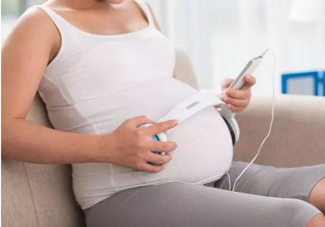 懷孕5個月不吐了,半夜偷聽婆婆和老公對話,我發狠去打胎