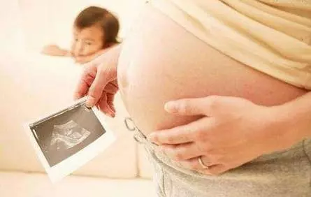 二胎懷上雙胞胎,大姑子主動來照顧,聽到婆婆說的話,我不寒而慄