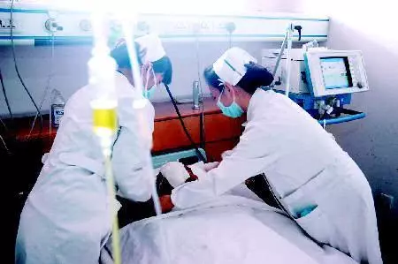 老公車禍成植物人,公婆要我離婚,得知他們的心思,我含淚同意!