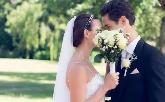 五一結婚,老公下樓拿外賣花了2小時,看他衣服我提出分手