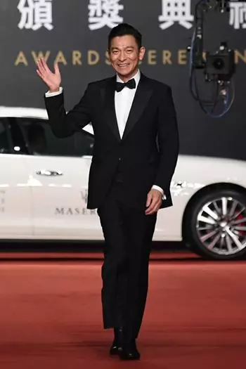 「金馬獎為什麼脫衣抱我?」劉德華搞怪訪問林志玲,她的反應萌翻了!