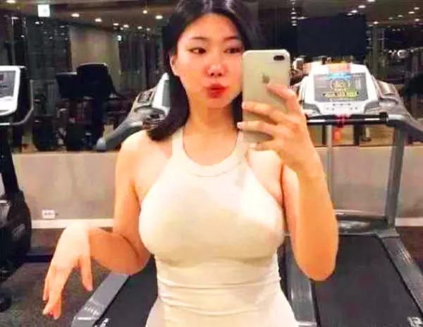 19歲鮮肉「戀上42歲老阿姨」看傻整個華人圈 阿姨容貌曝光後...網驚問:小兄弟身體還ok嗎?