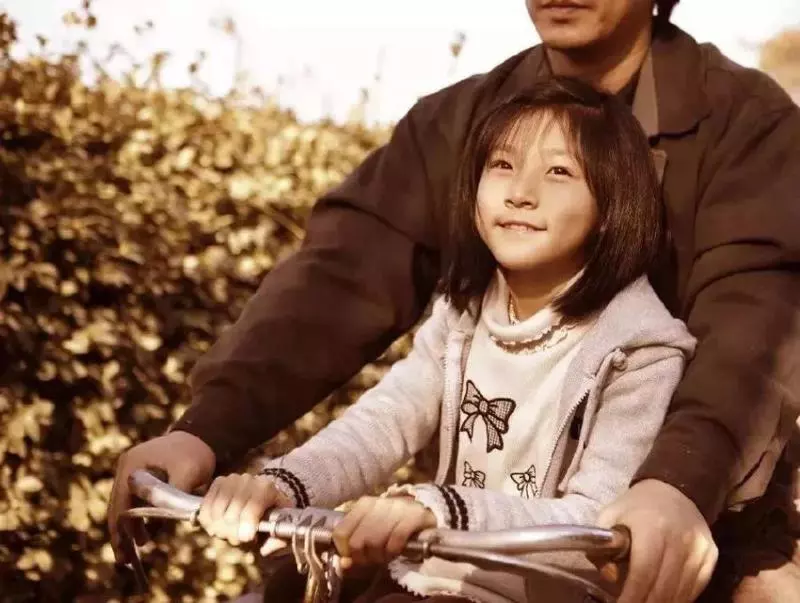 誇孩子要誇在點上,停止誇孩子「你真棒」,史丹福教授:請用以下12種語境鼓勵孩子