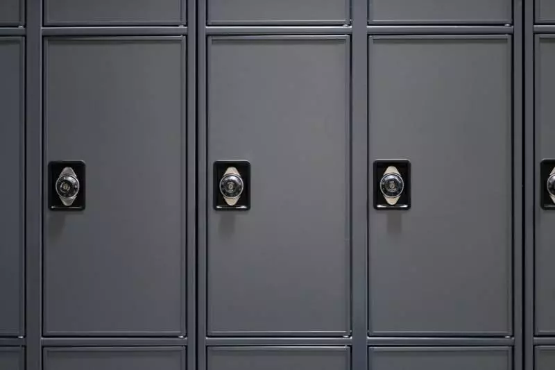 9個觸碰「通靈板禁忌」的真實故事 他玩到一半「儲藏櫃裡面」卻傳出敲門聲...