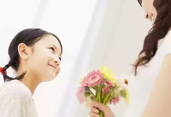 「告訴你不可以了,你還做」大聲叫罵既過時又無用,科學研究表明:教育孩子要「輕聲細語」