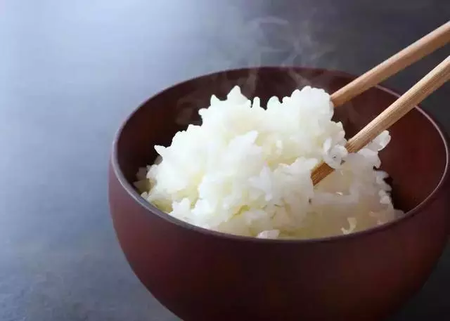 新加坡男子：中國准岳父飯後的一個舉動，改變了我對他的印象