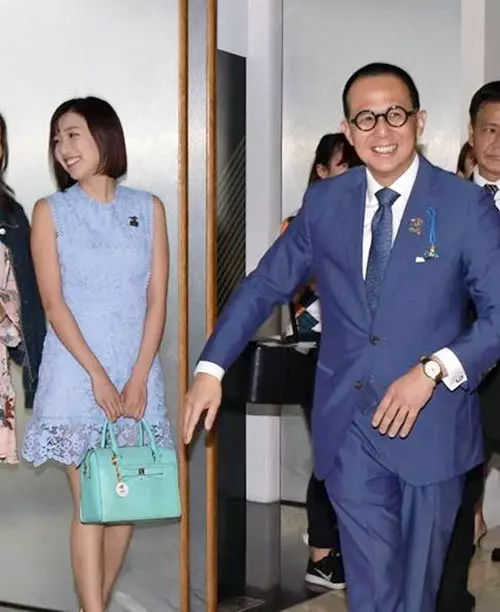 李澤楷大方認愛小26歲女友,郭嘉文受寵靠這招~