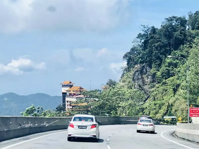 「雲頂高原」還有一座特別的寺廟,免費向大眾開放,還是華人建造的!