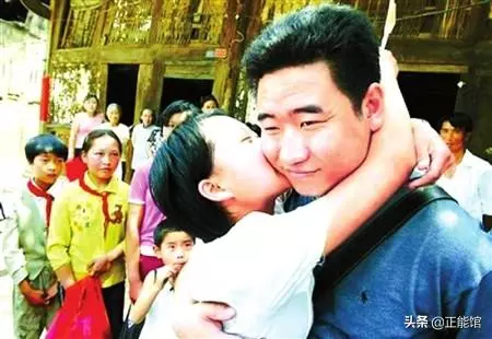 他是明星楷模傾盡所有資助孤兒,死後卻沒錢下葬,遺孀意外被砸死
