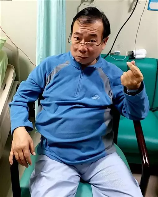 廖峻站起來了!中風四個多月辛苦復健 近照曝光瘦了一大圈