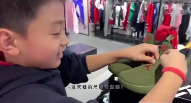 張柏芝分享三胎兒子動態,小王子長得好快,比同齡孩子大不少!