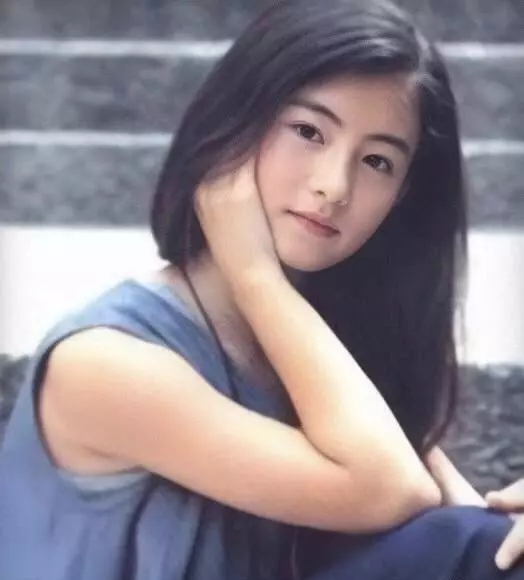 張柏芝分享三胎兒子動態,小王子長得好快,比同齡孩子大不少!