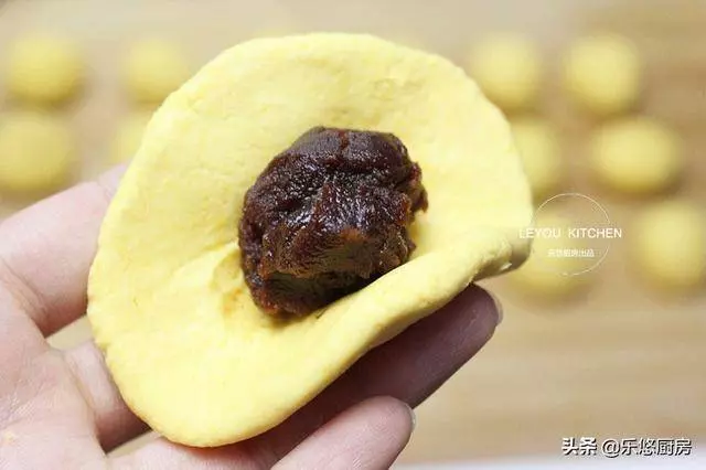軟糯香甜的小點心,蒸南瓜加上椰絲,上桌就被搶光