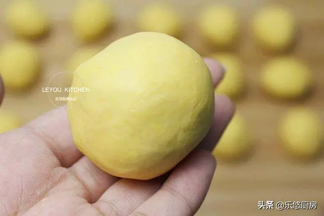 軟糯香甜的小點心,蒸南瓜加上椰絲,上桌就被搶光