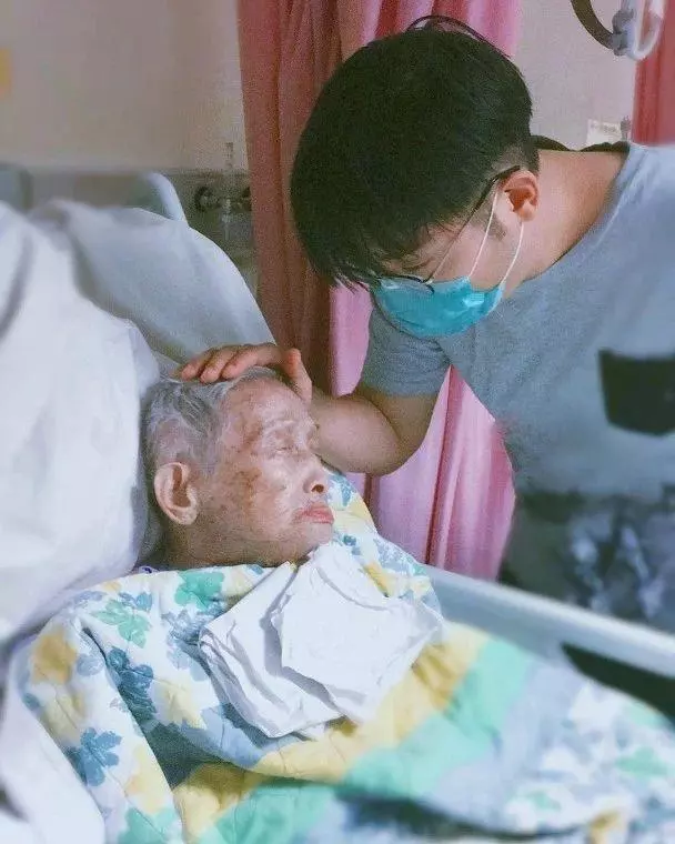 宣布婆婆離世!38歲TVB小生情緒低落不停自責:我不是一個乖孫子