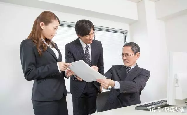 面試:新來員工的工資比你高,領導讓你培養他怎麼辦?老員工扭頭就走