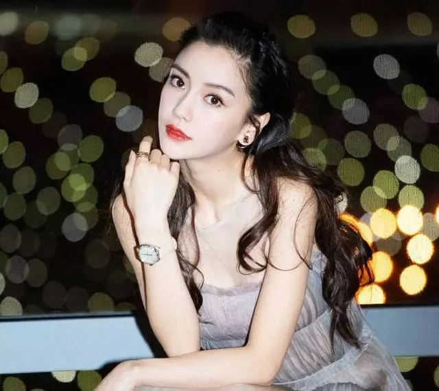 angelababy這次丟臉丟到國外,隱瞞這麼多年被揭穿,讓黃曉明太難堪