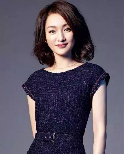周迅43歲,林志玲43歲,兩人同穿白襯衫,終於知道了氣質的重要性