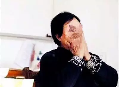 大姑姐凈身出戶,婆婆讓俺給她買套房,俺指指屋頂,她傻住