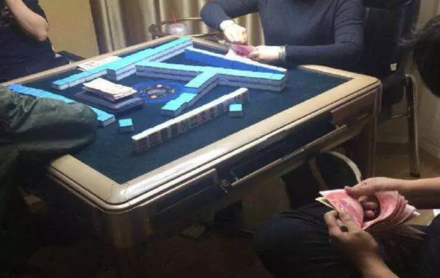 故事:張老太去世,留給媳婦孫子50萬,女兒來搶被村民趕出門