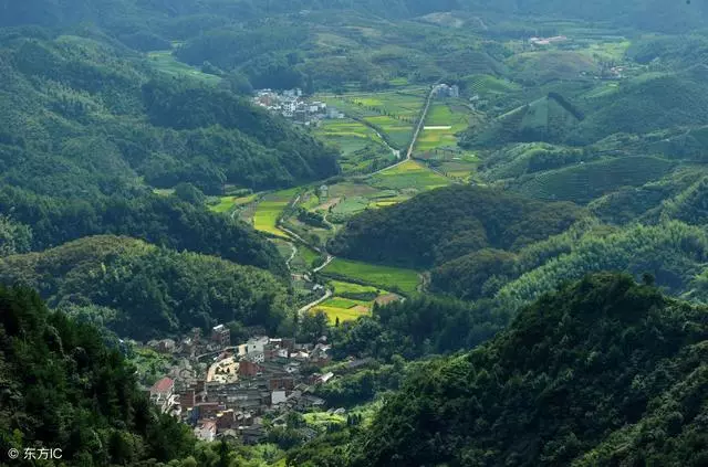 父母病逝後,全村供養他三年,他卻放火燒村還大家恩情