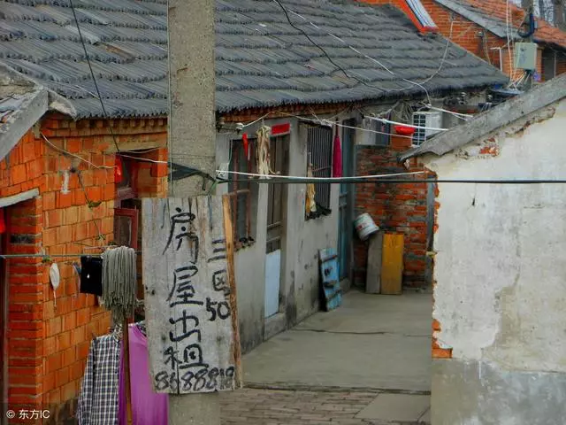 單親媽媽病危,將六歲孩子託付給窮鞋匠,孩子長大後為報恩成債奴