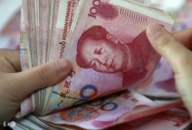 父親病重沒錢手術,兒子拿出10萬,得知錢的來路後,父親淚如雨下