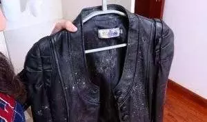衣服放久了發霉有異味,教你去除霉味的竅門,比曬太陽還管用