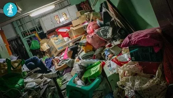 女教師滿屋垃圾 但她屋子值千萬