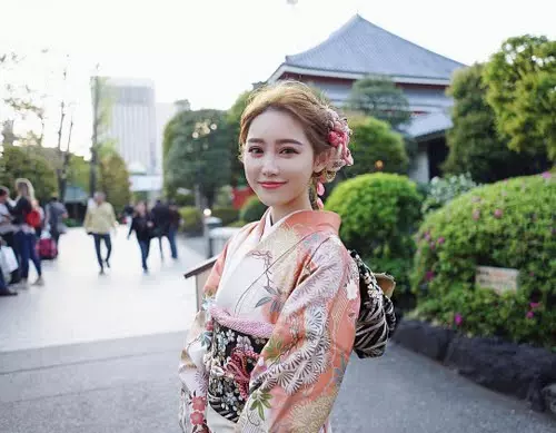 當年超紅的「無名正妹」現在已經不清純了,女大18變網友驚嚇「完全認不出來」!
