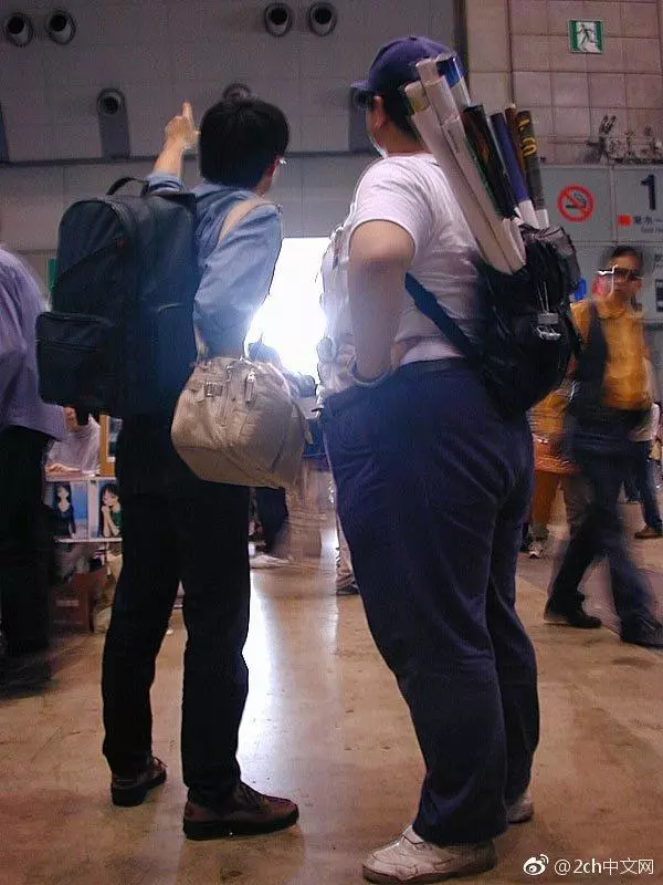 日本網友:當年那張著名的日本宅男照,正面的樣子曝光了