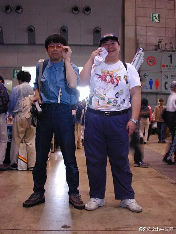 日本網友:當年那張著名的日本宅男照,正面的樣子曝光了