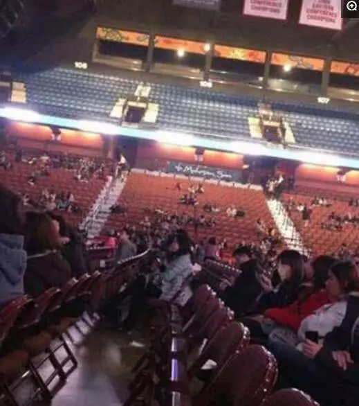 史上最冷清演唱會!八萬人場館只去了20人,包括掃地阿姨,場面尷尬到哭!
