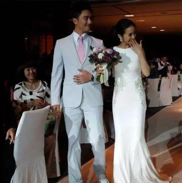 撒糖預警!女神林依晨宣告停工「積極做人」!罕見曬「老公正面照」,「站身後一個Move」甜爆!