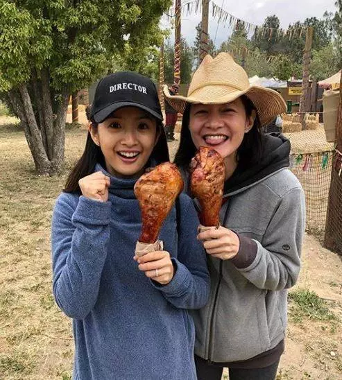 撒糖預警!女神林依晨宣告停工「積極做人」!罕見曬「老公正面照」,「站身後一個Move」甜爆!