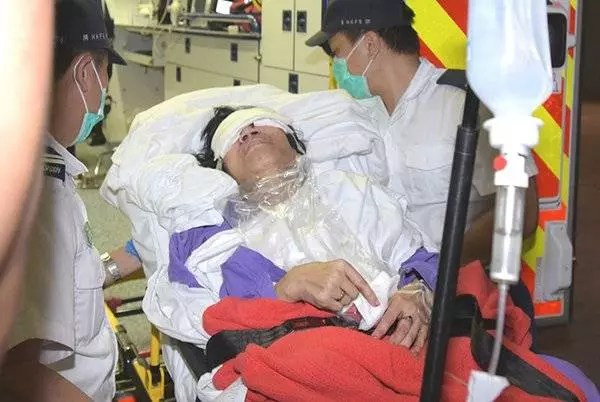 遭瘋妹挖眼, 66歲行動不便老婦恐失明