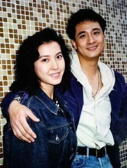 「最美紫衫龍王」,嫁入豪門依舊對吳鎮宇念念不忘