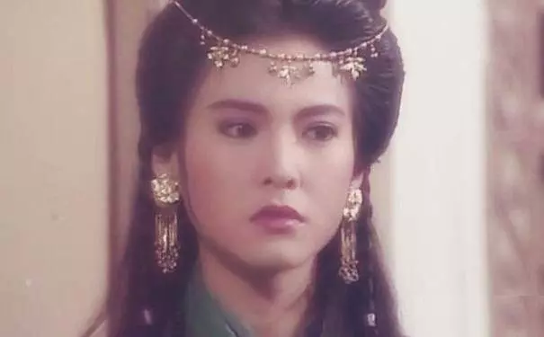「最美紫衫龍王」,嫁入豪門依舊對吳鎮宇念念不忘