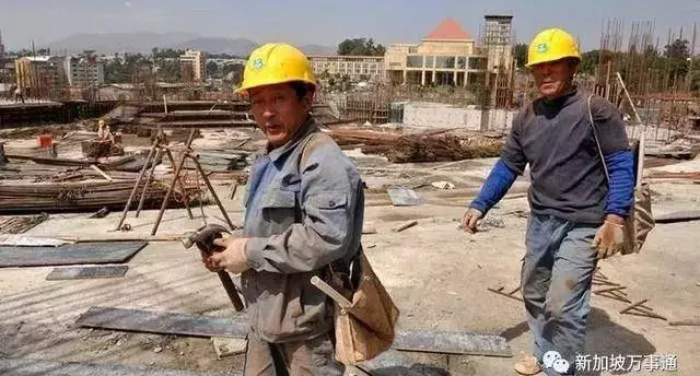 在新加坡的中國「客工」:這才是他們真實的生活~